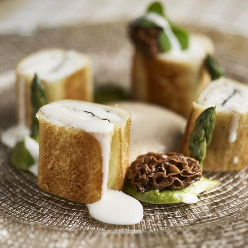 Halibut in tramezzino with nori seaweed, asparagus pure, morel sauce